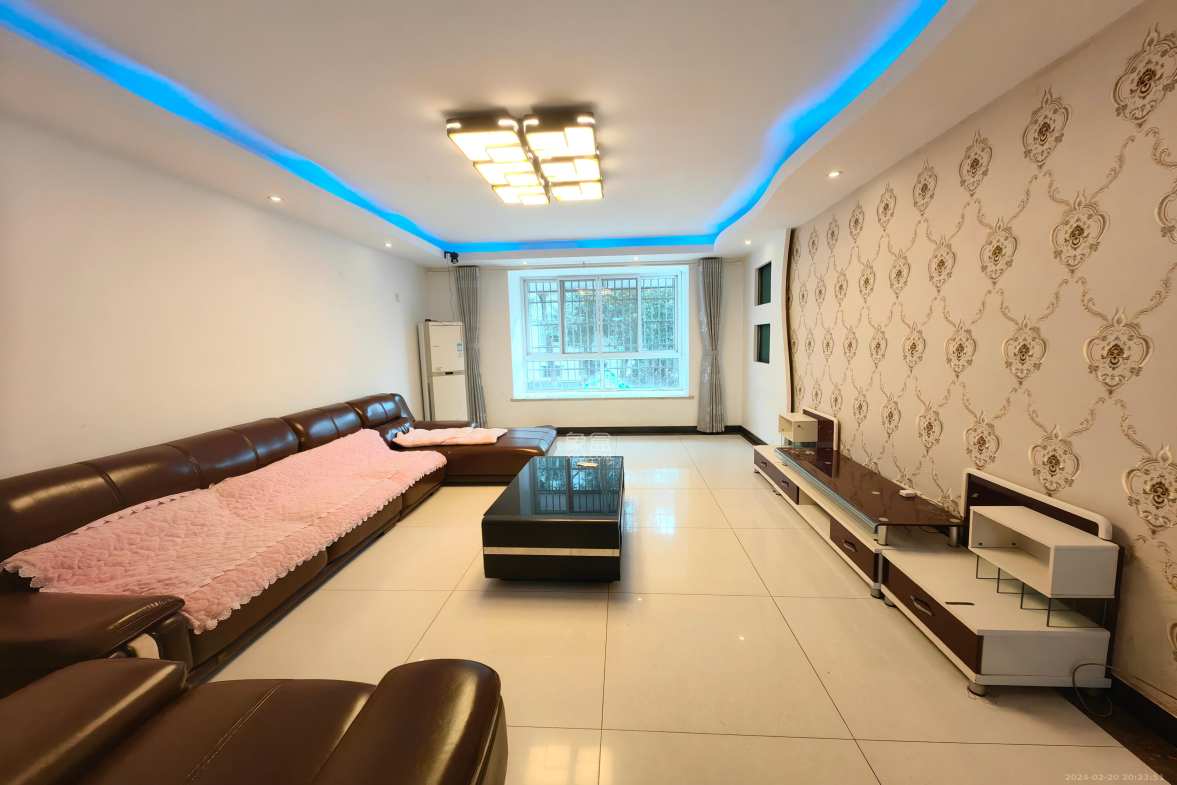 银华山庄  4室2厅2卫    2800.0元/月 银华山庄  4室2厅2卫    2800.0元/月室内图