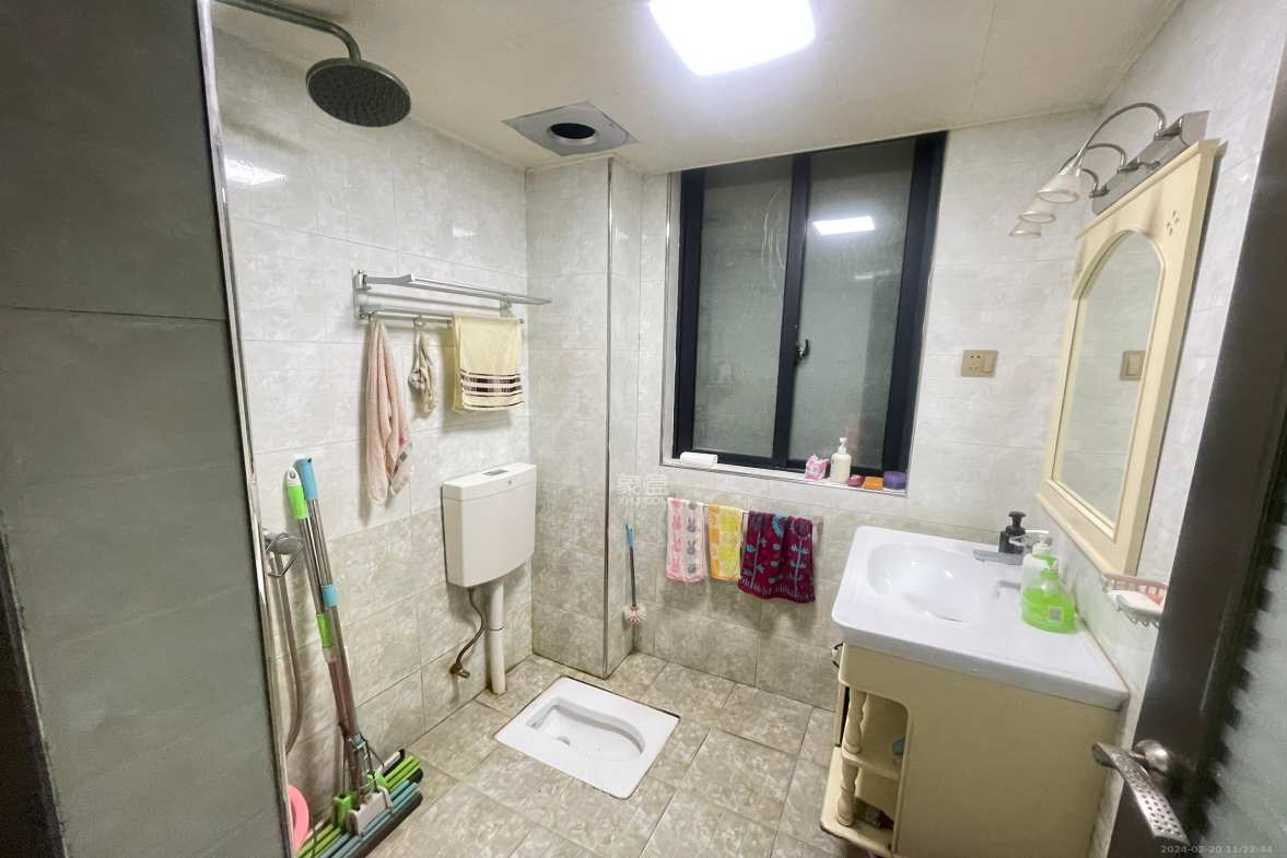 翡翠云天  4室2厅2卫   2800.00元/月室内图