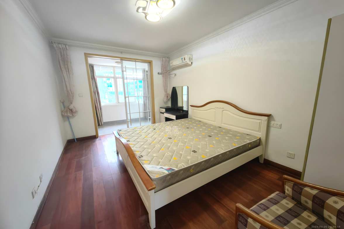 银华山庄  4室2厅2卫    2800.0元/月 银华山庄  4室2厅2卫    2800.0元/月室内图