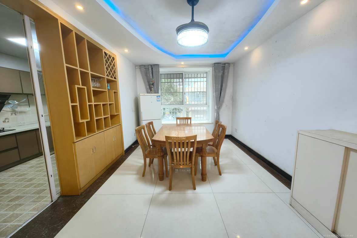 银华山庄  4室2厅2卫    2800.0元/月 银华山庄  4室2厅2卫    2800.0元/月室内图