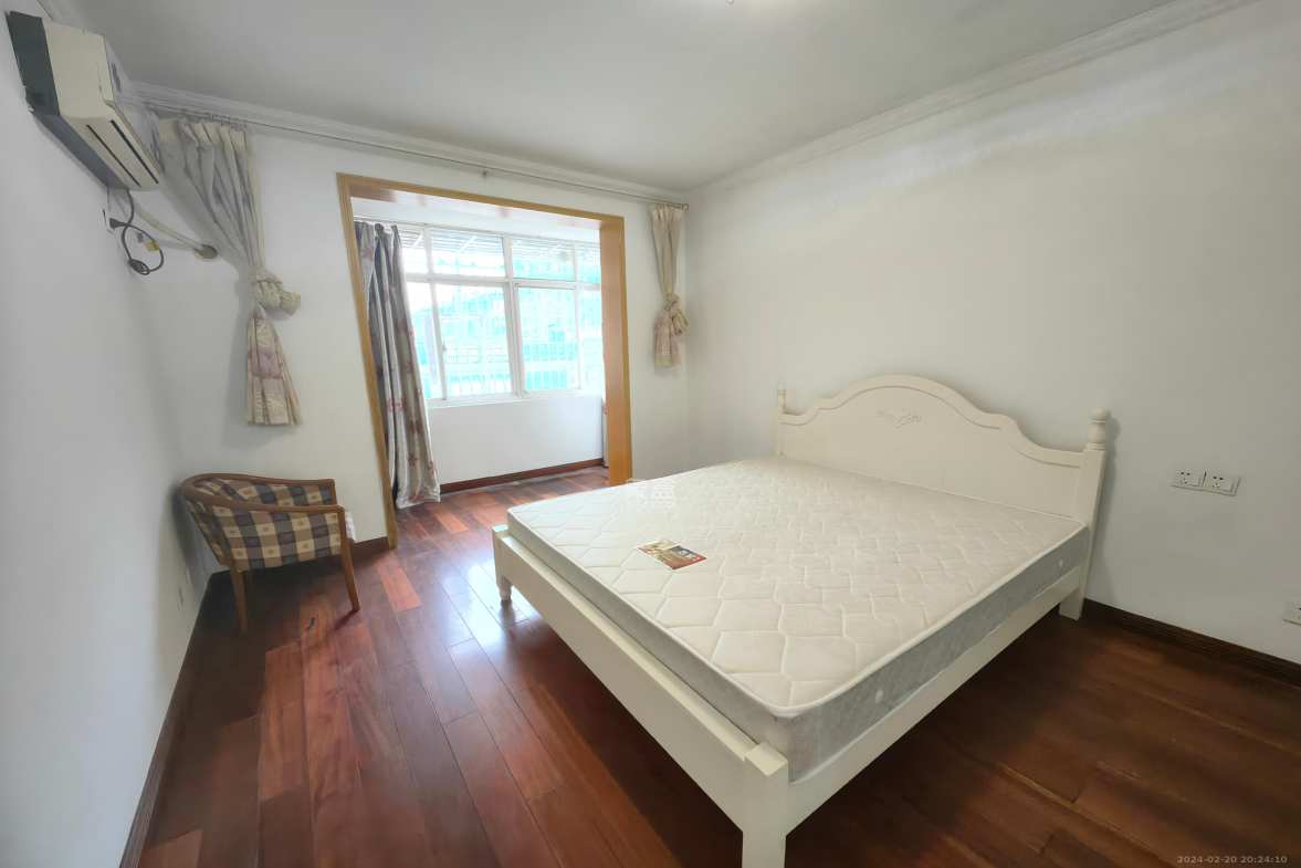 银华山庄  4室2厅2卫    2800.0元/月 银华山庄  4室2厅2卫    2800.0元/月室内图