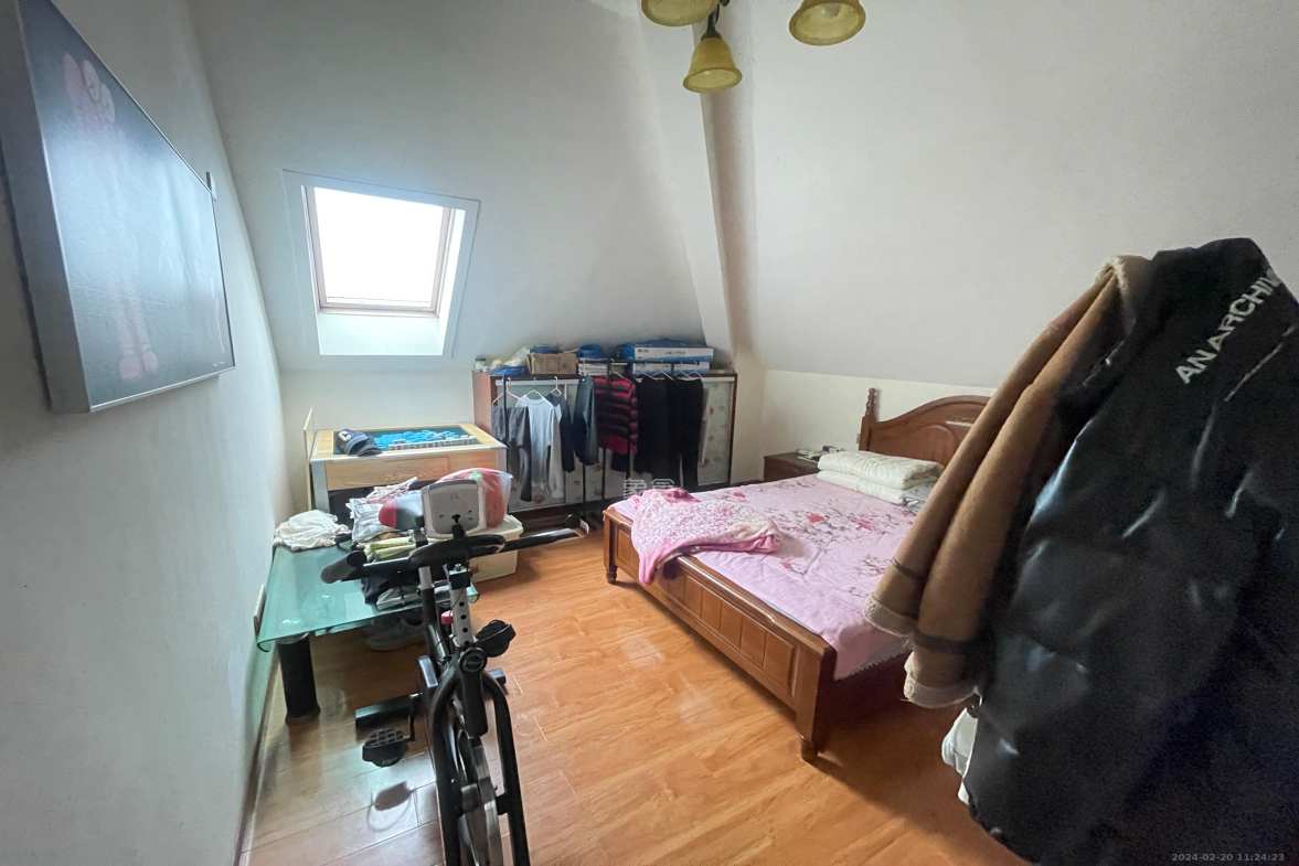 翡翠云天  4室2厅2卫   2800.00元/月室内图