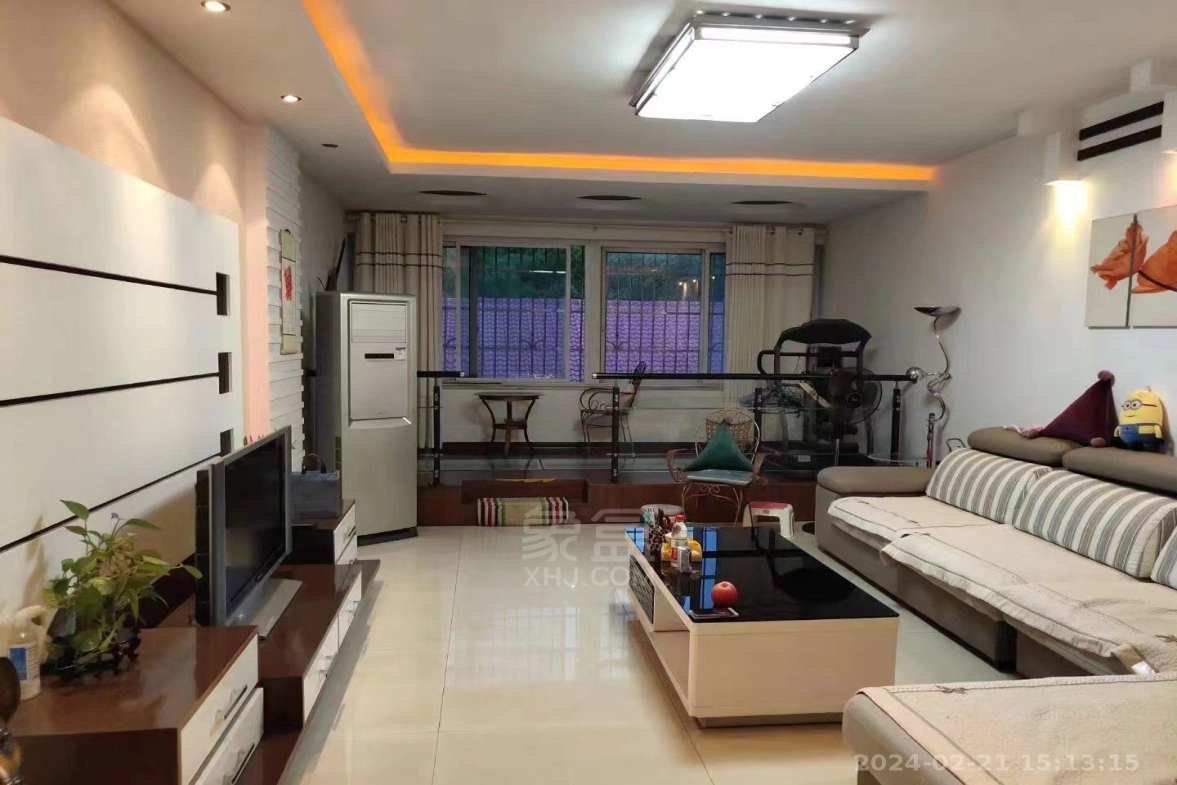 学堂冲一村  4室2厅2卫    1800.0元/月室内图