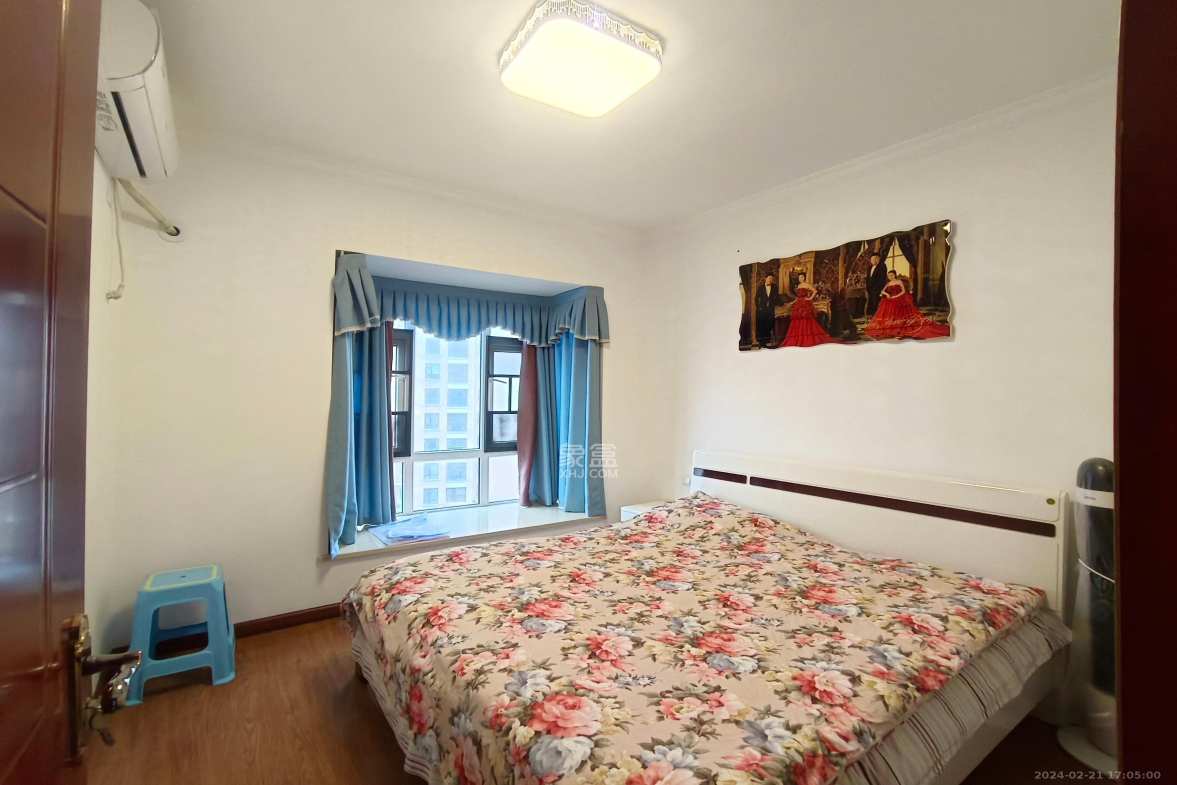 米兰春天  3室2厅1卫    2200.0元/月室内图