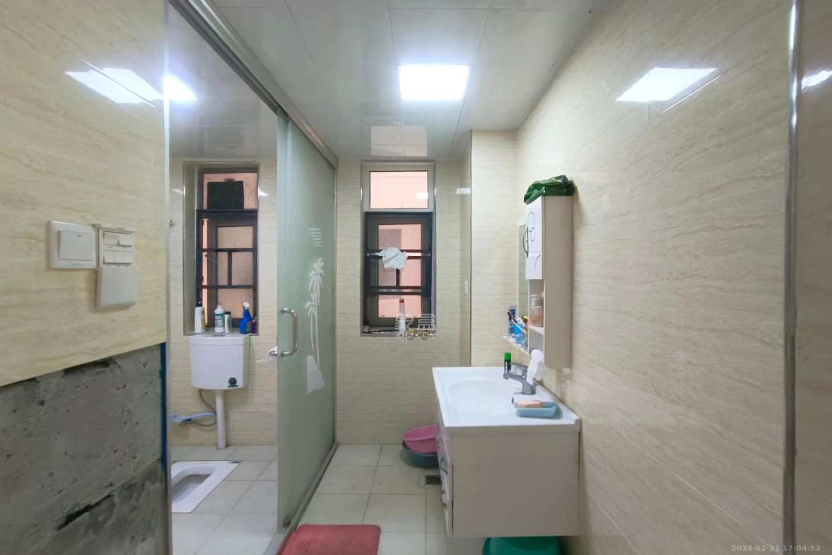 米兰春天  3室2厅1卫    2200.0元/月室内图