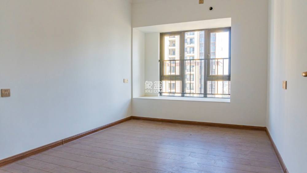 东城首府  3室2厅1卫   68.00万