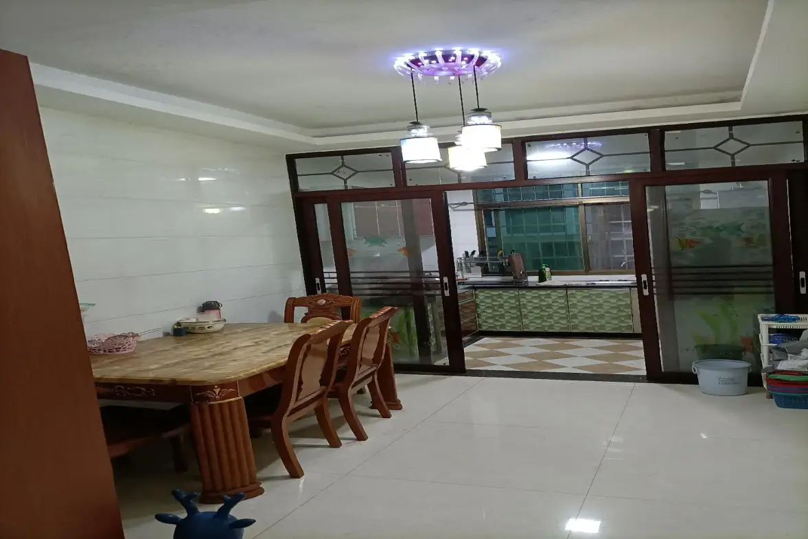 龙庭贵筑  4室2厅2卫    2000.0元/月户型图