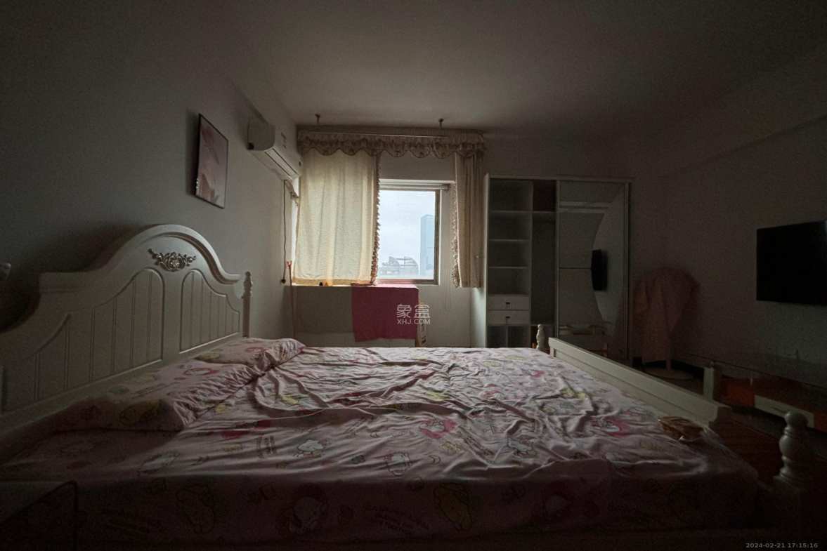 安泰新村  3室2厅2卫    2000.0元/月室内图