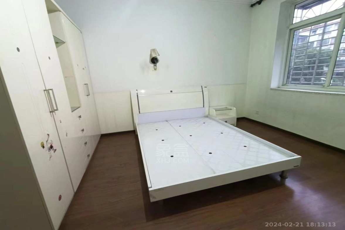 长城小区  4室2厅2卫   2200.00元/月室内图