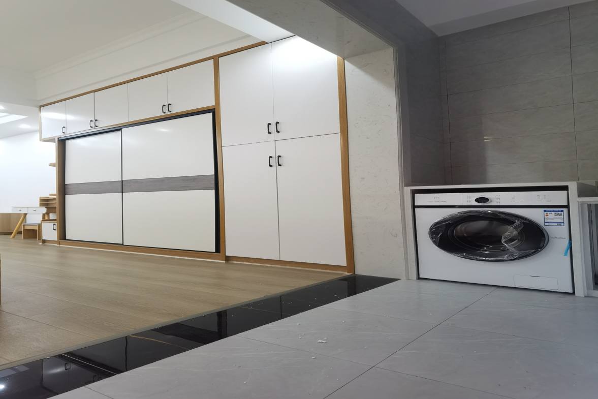 华南城市广场  0室0厅0卫    1600.0元/月室内图1