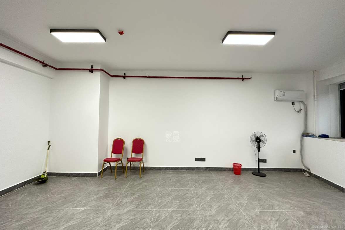 港湘铂玥（天园地芳国际珠宝城）  2室1厅1卫    2700.0元/月室内图