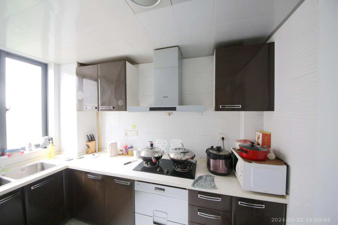 西子花苑  3室2厅2卫    3200.0元/月 西子花苑  3室2厅2卫    3200.0元/月室内图