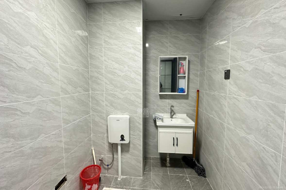 港湘铂玥（天园地芳国际珠宝城）  2室1厅1卫    2700.0元/月室内图