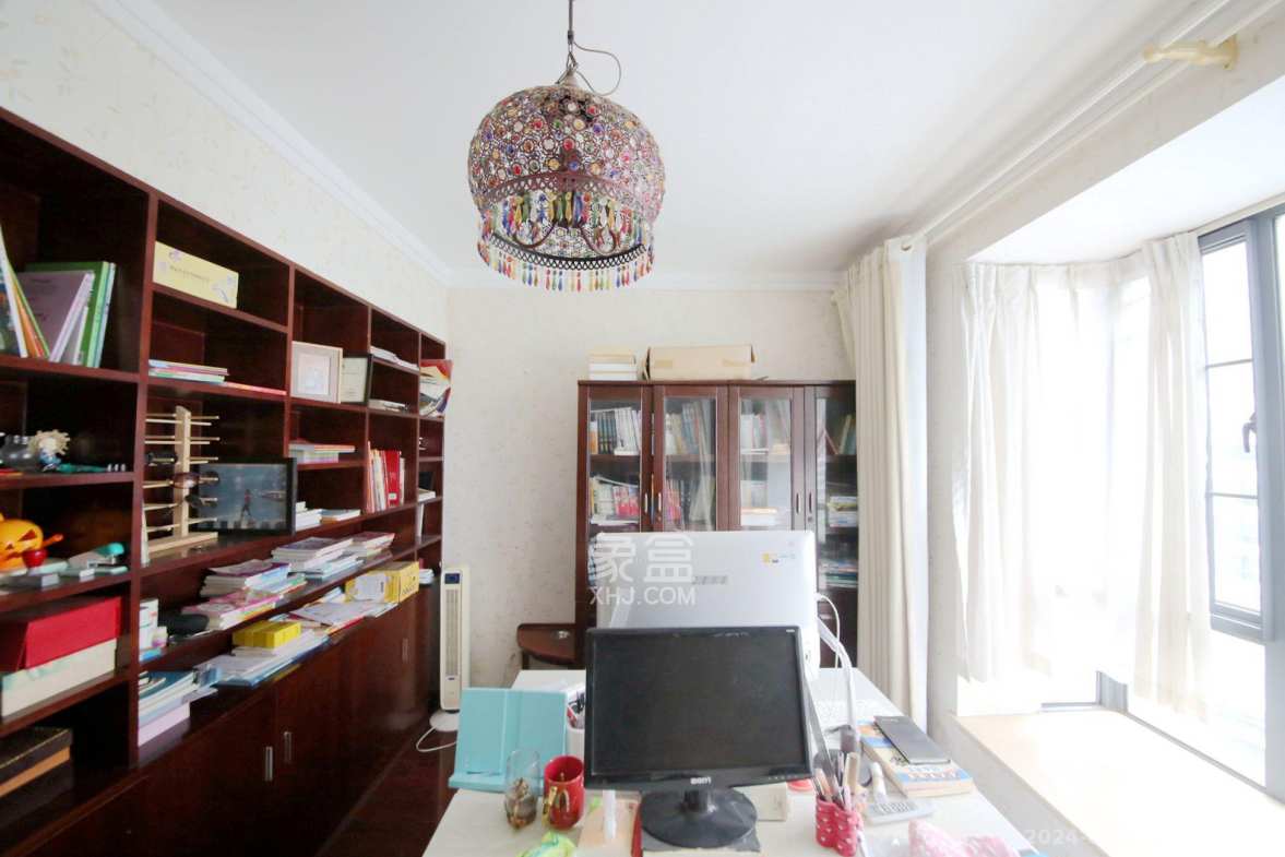 西子花苑  3室2厅2卫    3200.0元/月 西子花苑  3室2厅2卫    3200.0元/月室内图