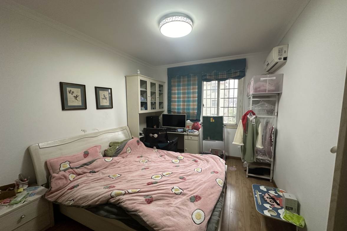 铂金玫瑰园  3室2厅2卫    88.0万客厅