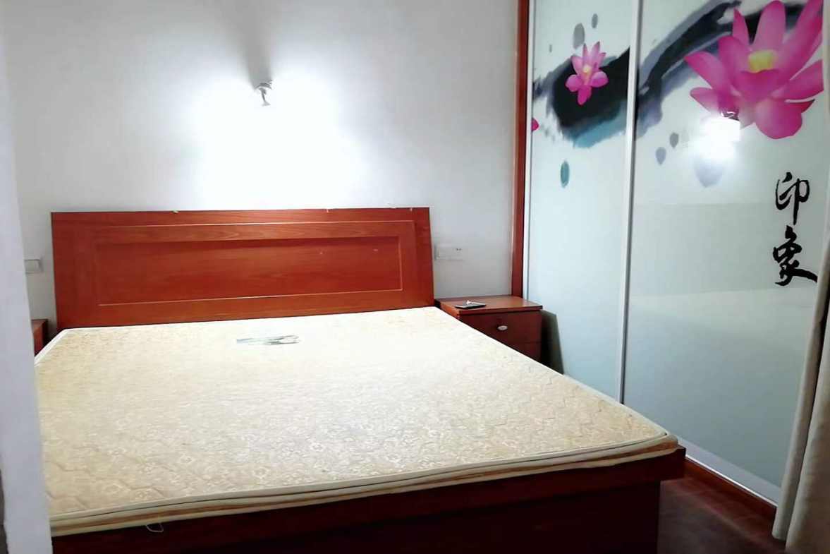 崇和中苑  2室1厅1卫    49.0万 崇和中苑  2室1厅1卫    49.0万客厅