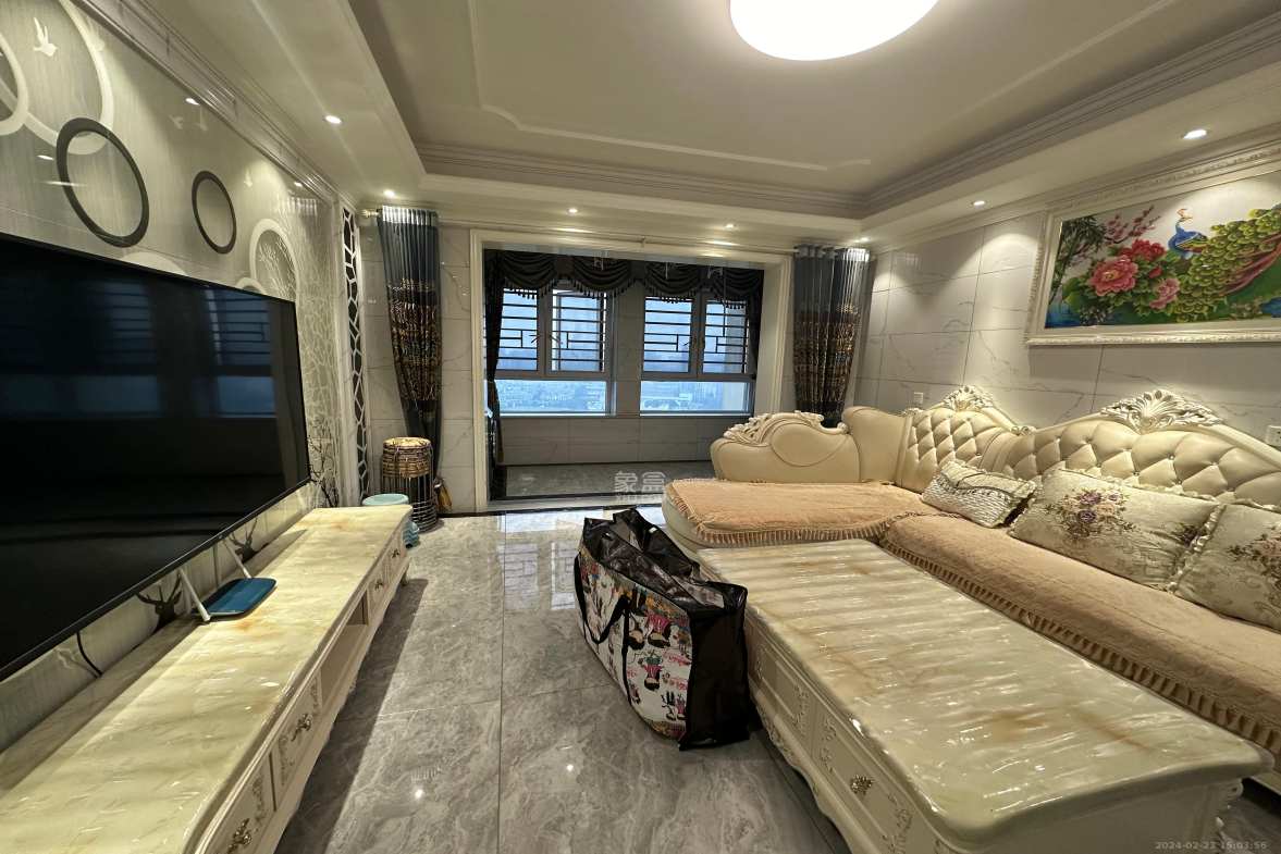 天鸿天府（天鸿中央大院）  4室2厅2卫    3600.0元/月室内图