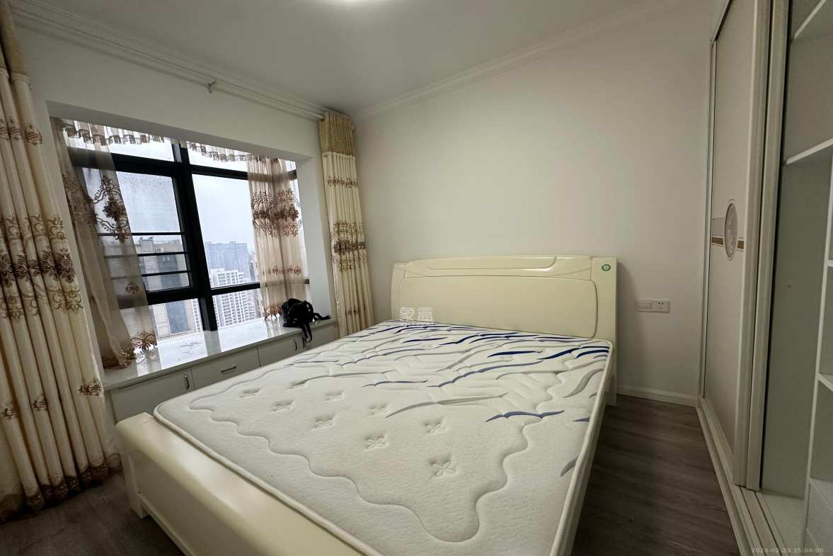 天鸿天府（天鸿中央大院）  4室2厅2卫    3600.0元/月室内图