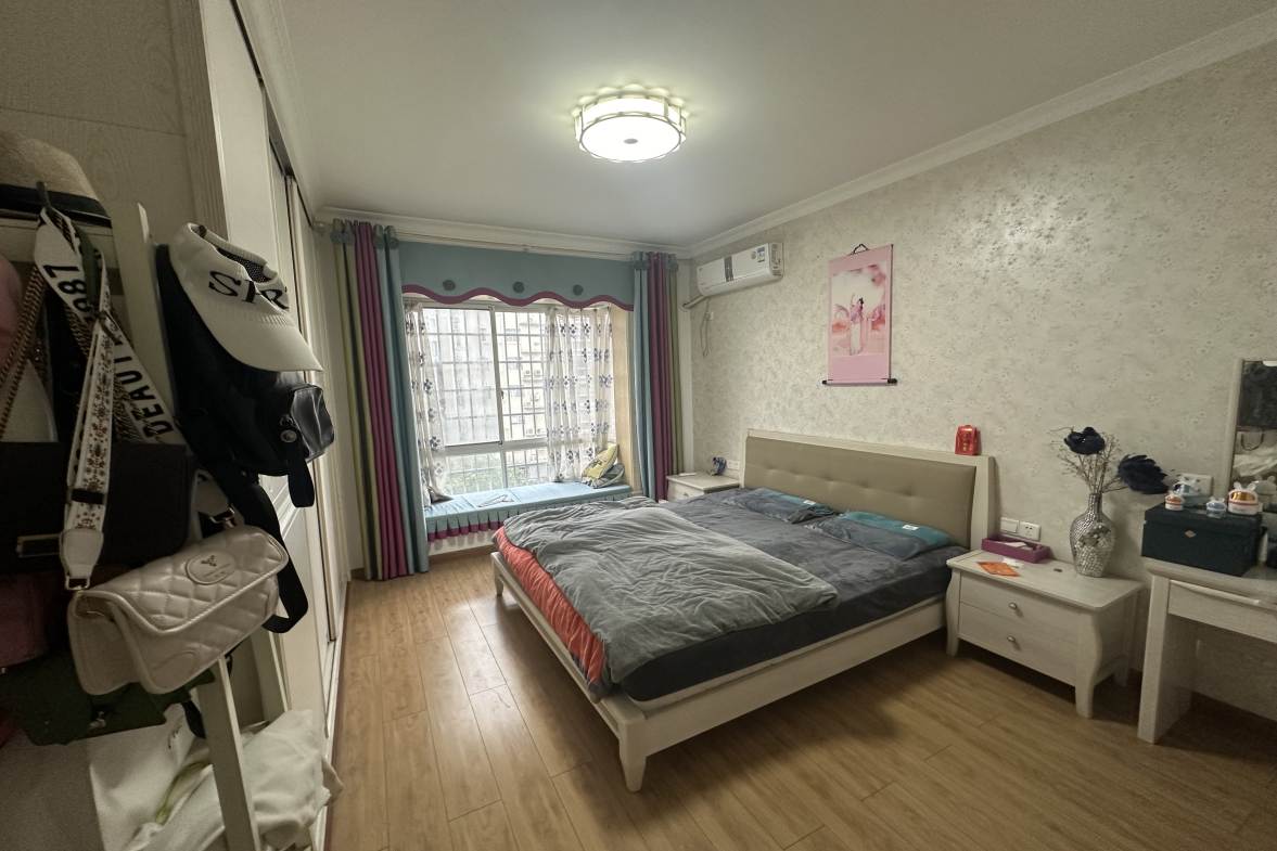 铂金玫瑰园  3室2厅2卫    88.0万客厅