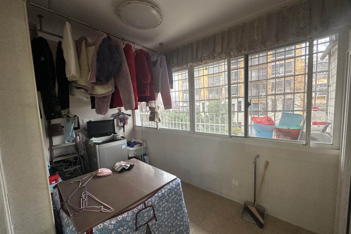 铂金玫瑰园  3室2厅2卫    88.0万客厅