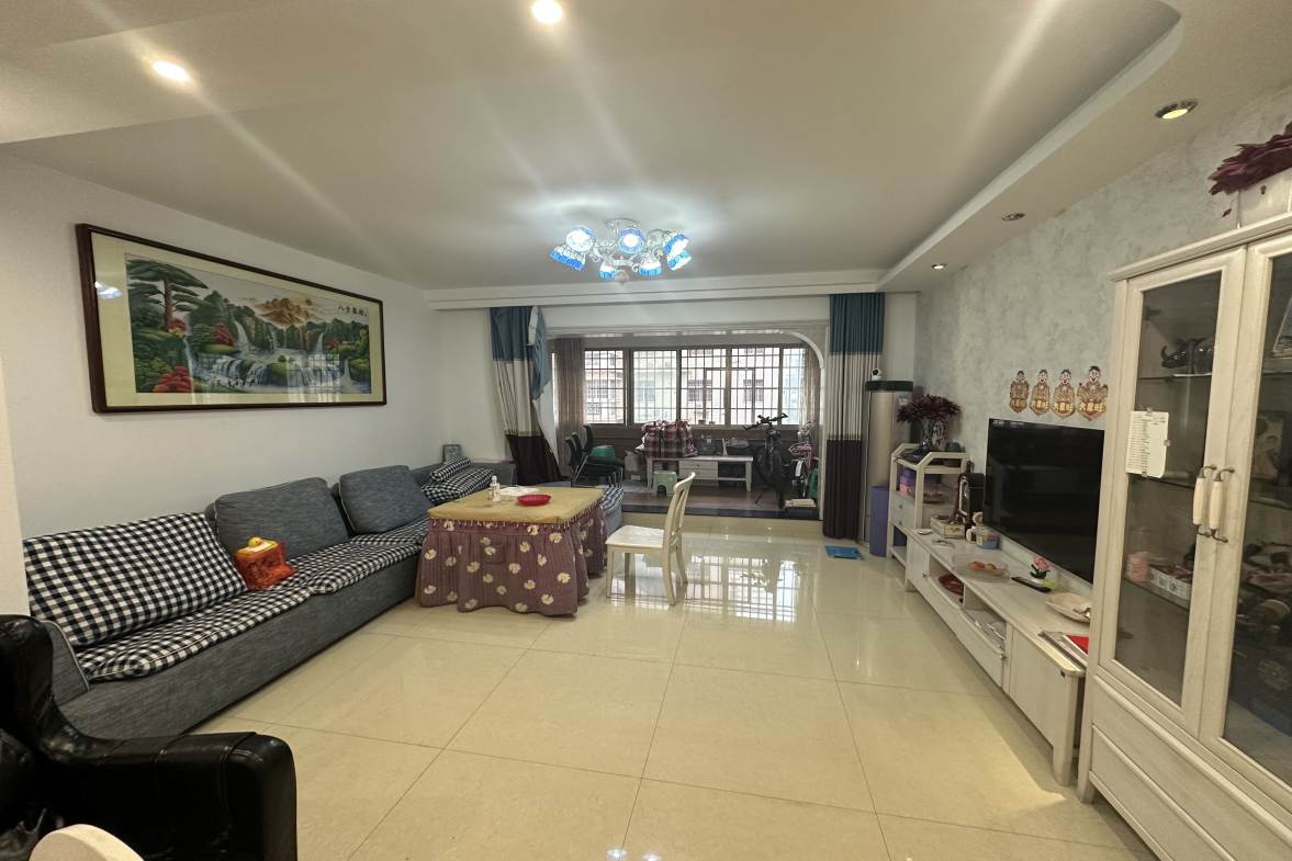 铂金玫瑰园  3室2厅2卫    88.0万客厅