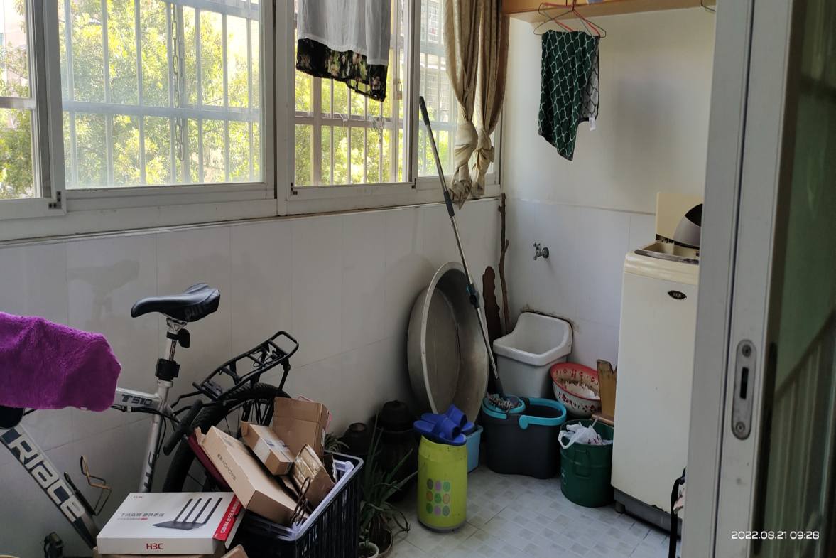 铂金玫瑰园  3室2厅2卫    85.0万阳台