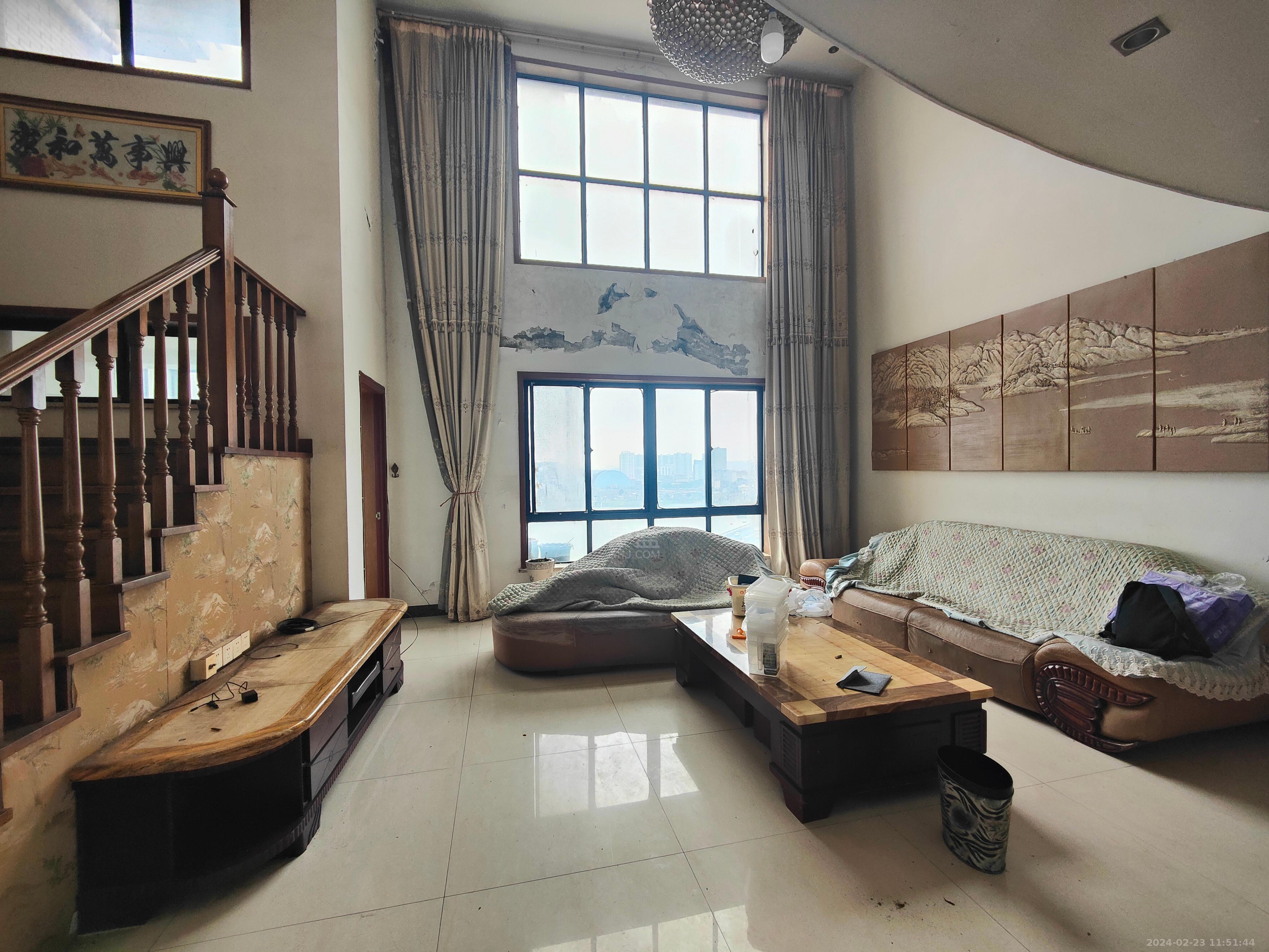 湘银二期世纪花园  6室3厅1卫    2900.0元/月