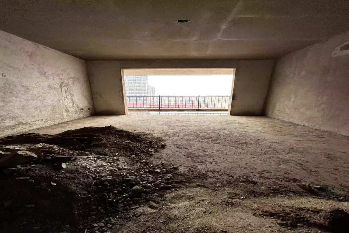 鹏泰天麓  4室2厅2卫    100.0万室内图1