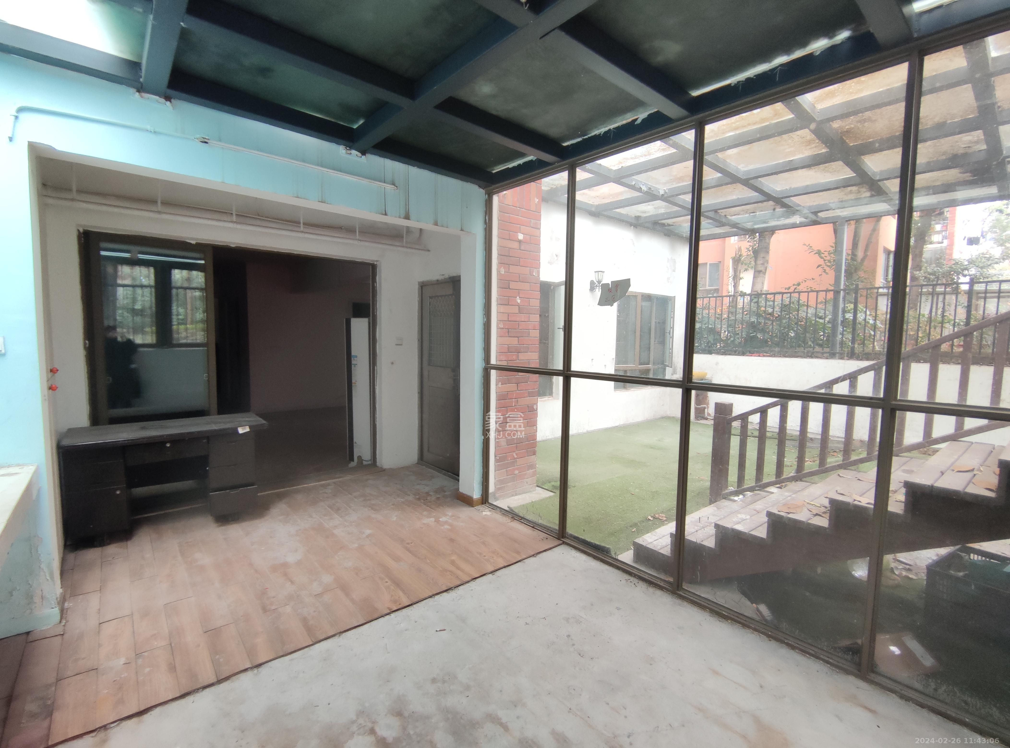 米兰春天  4室2厅2卫    3000.0元/月