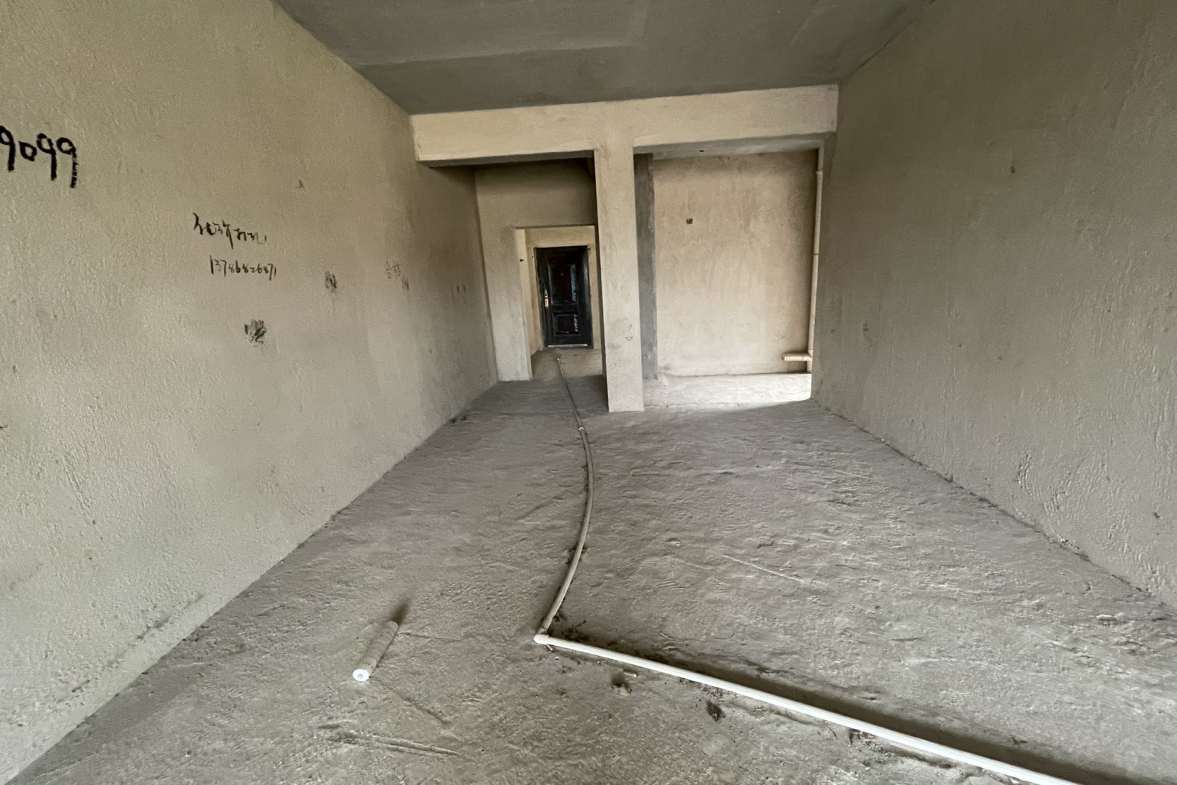 兴质苑住宅小区  4室2厅2卫   76.00万室内图1