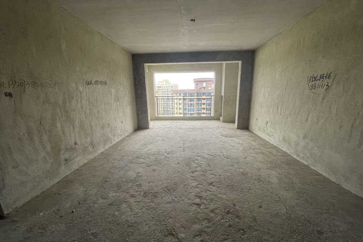 众一桂府  7室4厅4卫    480.0万 众一桂府  7室4厅4卫    480.0万客厅