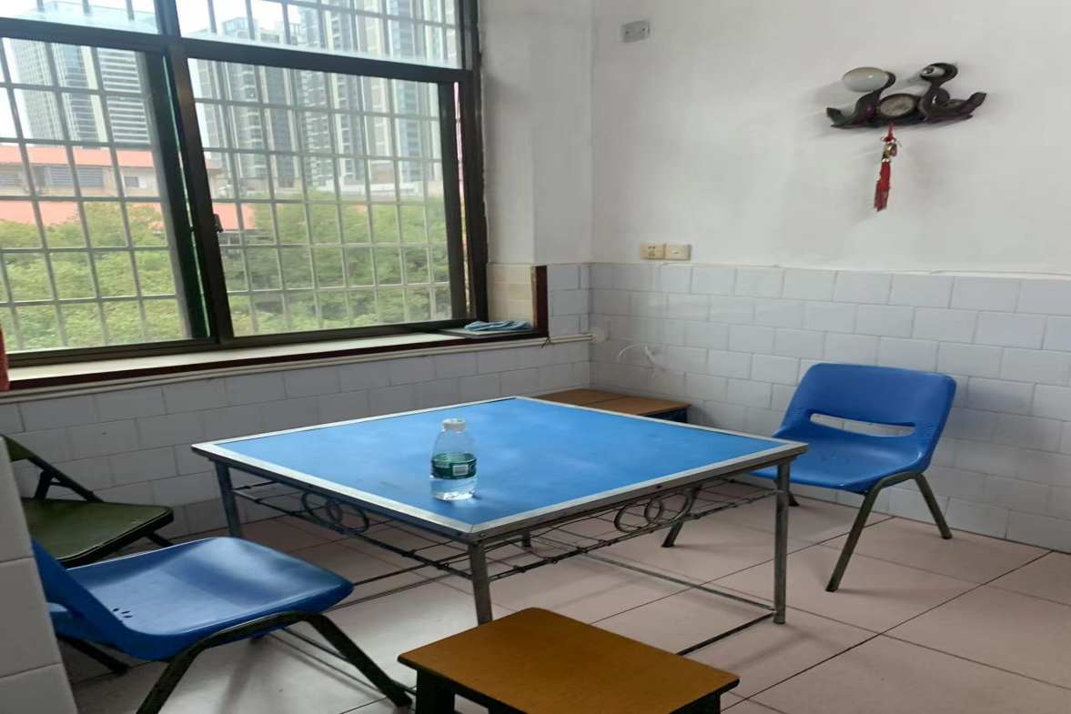 电力局家属楼 3室2厅1卫 1000.0元/月 电力局家属楼 3室2厅1卫 1000.0元/月室内图