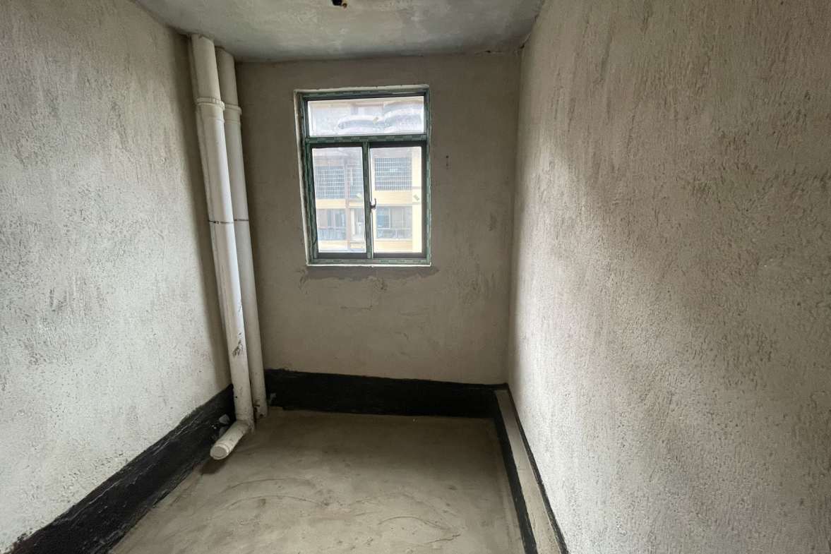 众一桂府  7室4厅4卫    480.0万 众一桂府  7室4厅4卫    480.0万客厅