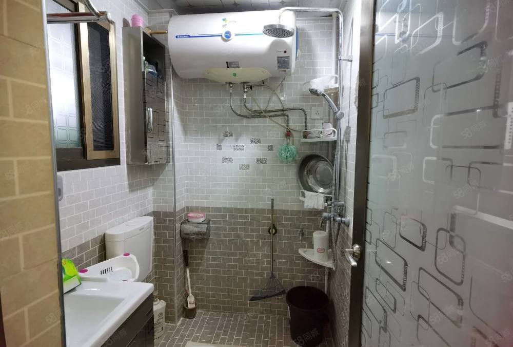 皇城御园 2室1厅2卫 43.8万 皇城御园 2室1厅2卫 43.8万客厅