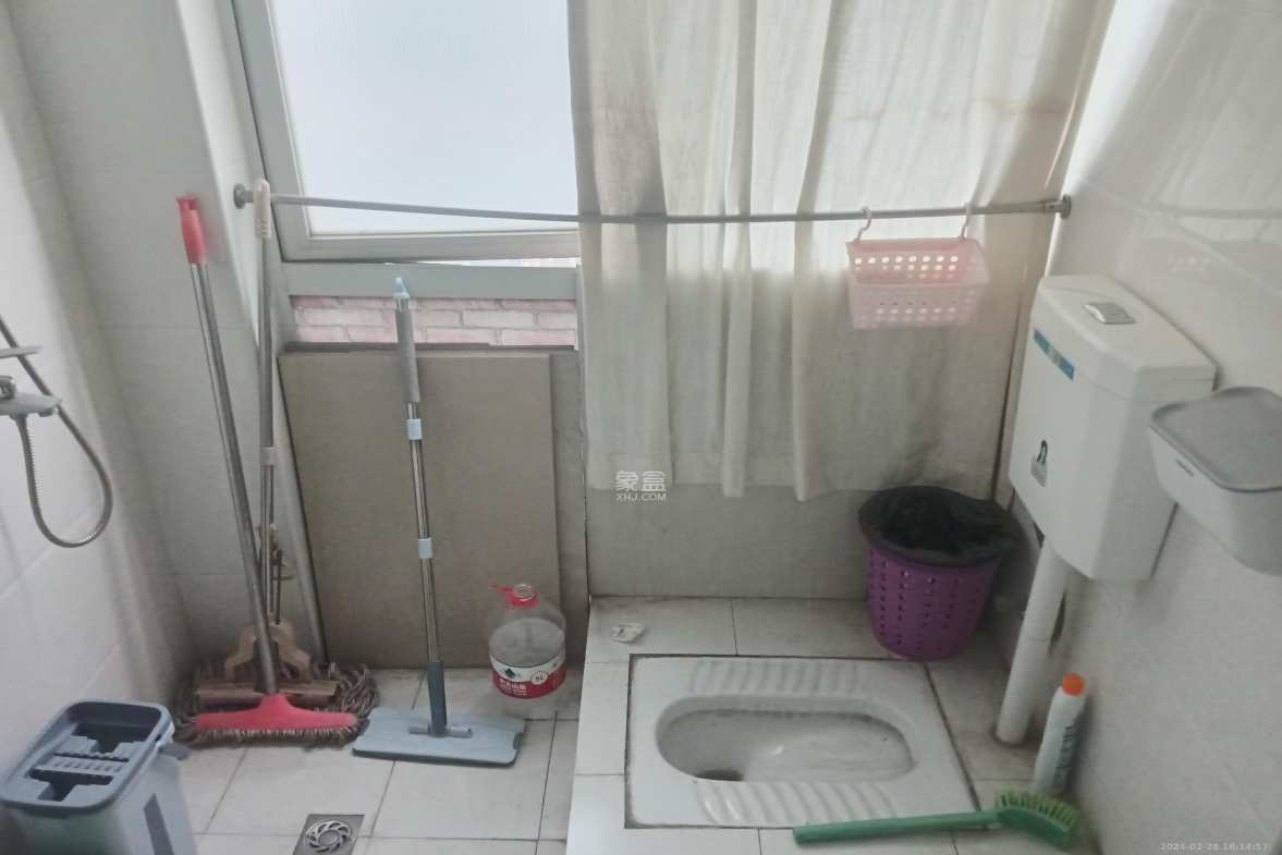 公园道 1室1厅1卫 1800.0元/月 公园道 1室1厅1卫 1800.0元/月室内图