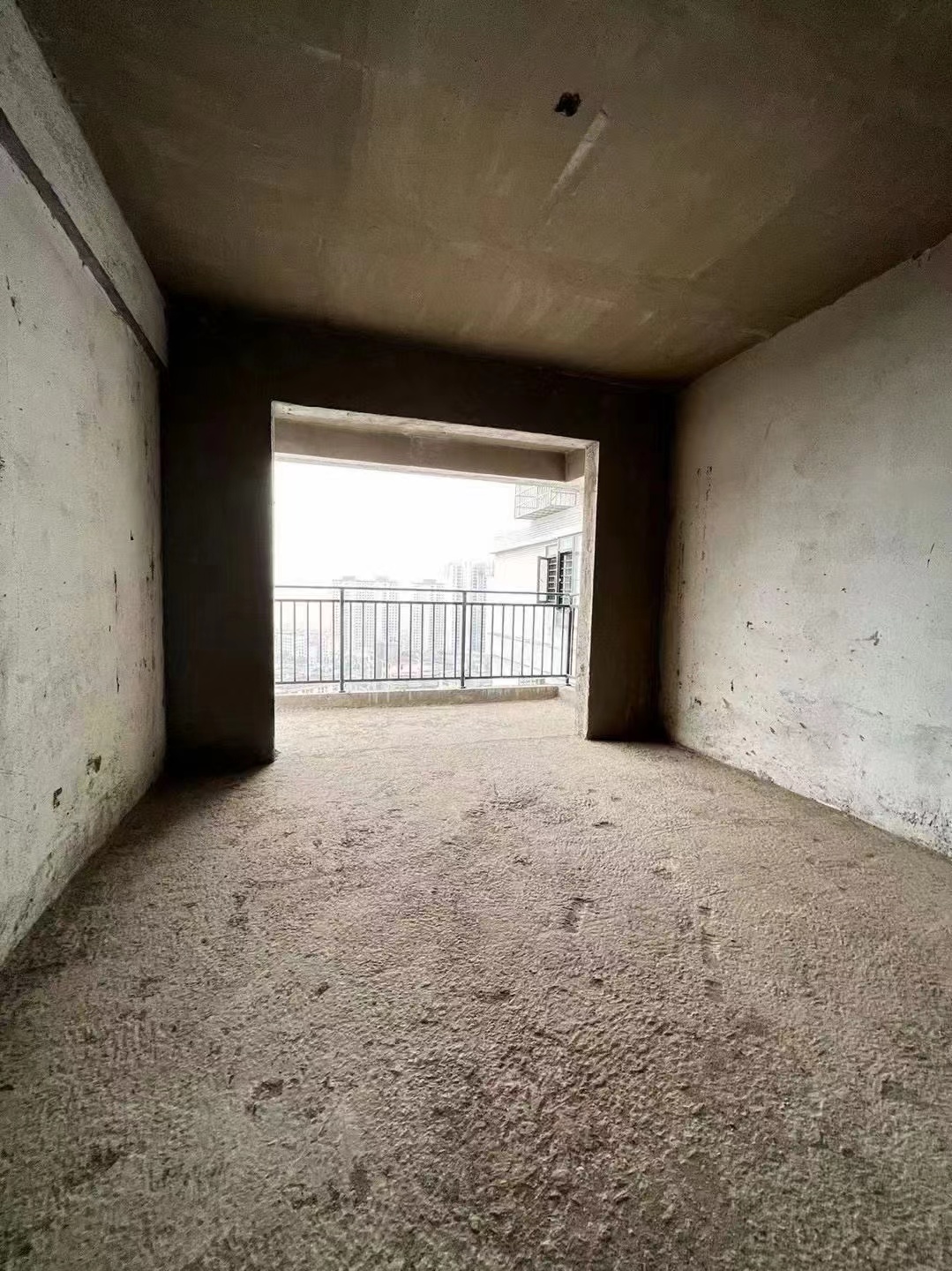 鹏泰天麓  4室2厅2卫    92.8万