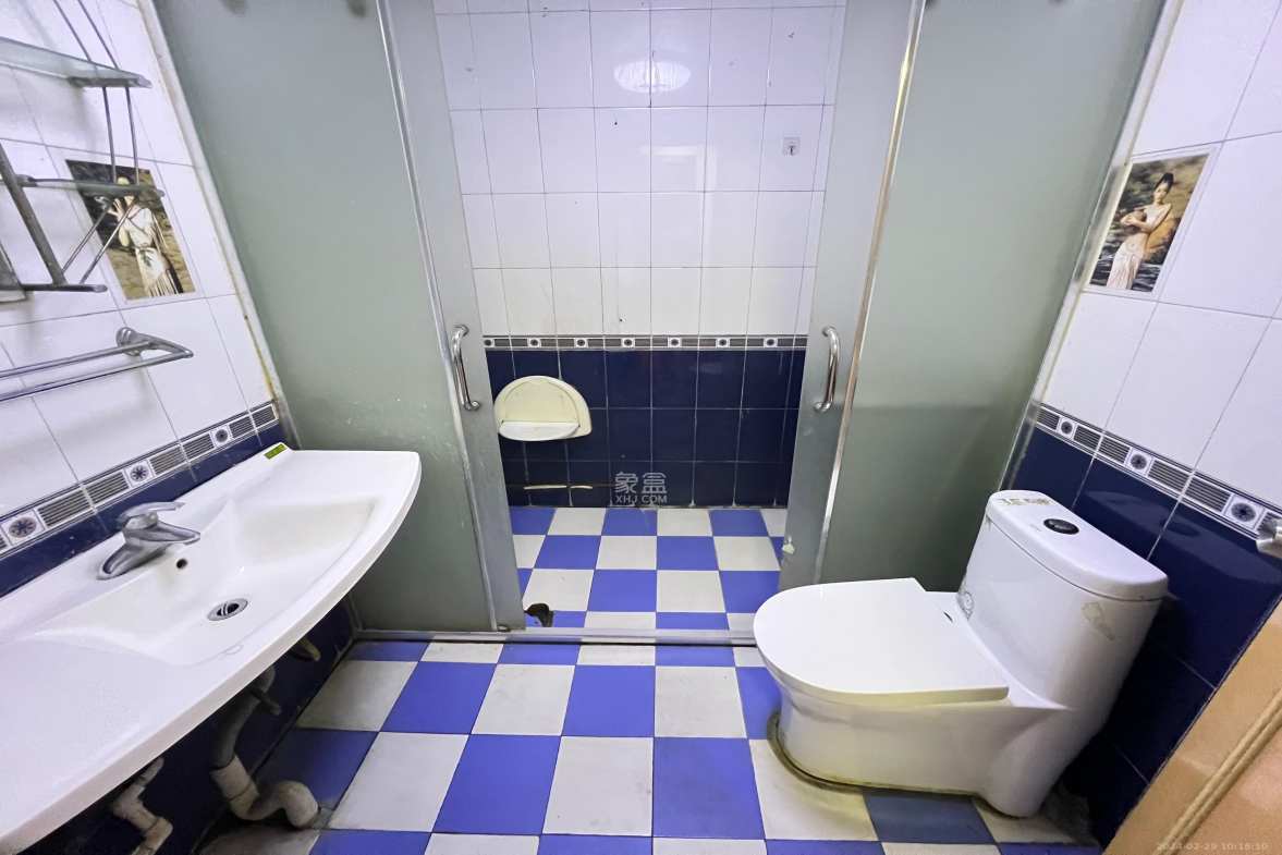 和顺园公寓 3室2厅2卫 1700.0元/月 和顺园公寓 3室2厅2卫 1700.0元/月室内图