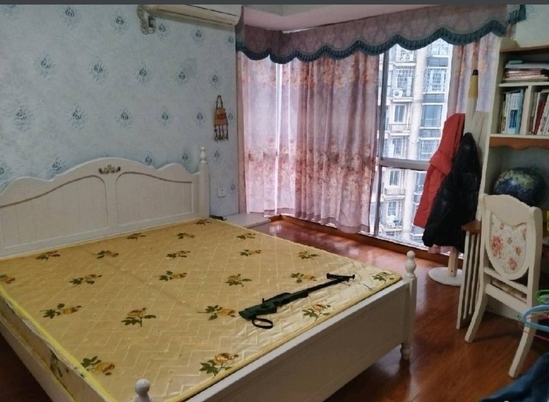 景明佳园  3室2厅2卫    1300.0元/月室内图1