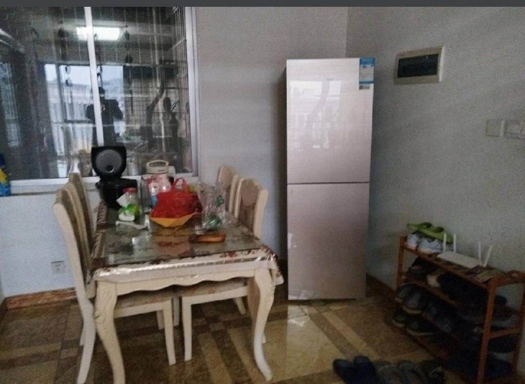 景明佳园  3室2厅2卫    1300.0元/月室内图