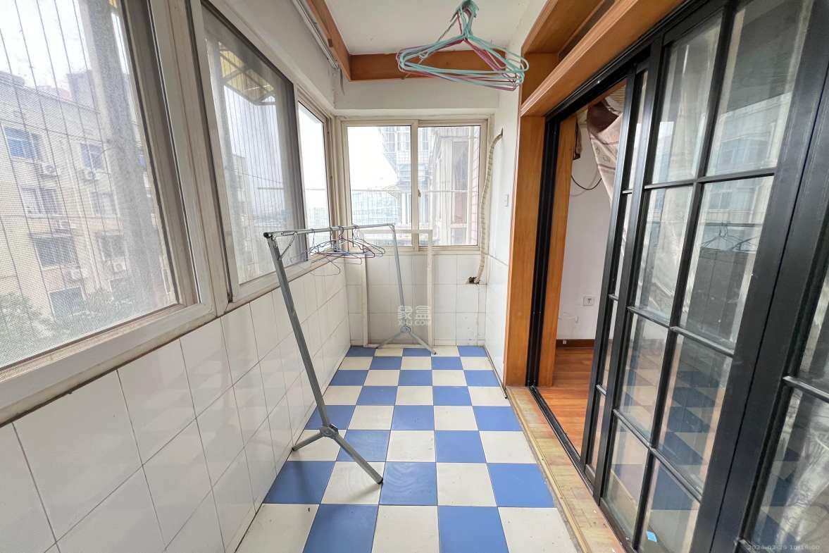 和顺园公寓 3室2厅2卫 1700.0元/月 和顺园公寓 3室2厅2卫 1700.0元/月室内图