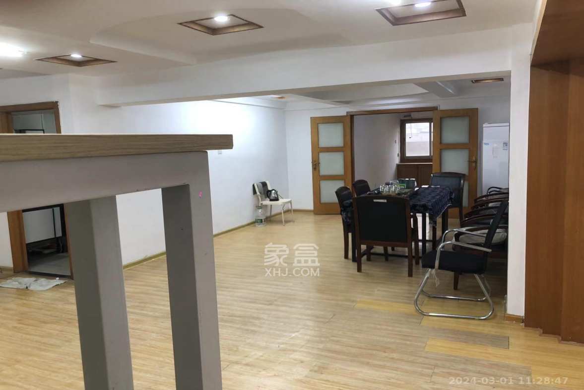 东成大厦  3室1厅1卫   3200.00元/月室内图