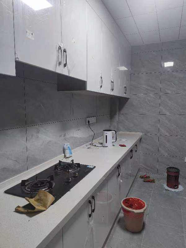 广电中心家属楼 4室2厅2卫 68.0万 广电中心家属楼 4室2厅2卫 68.0万客厅