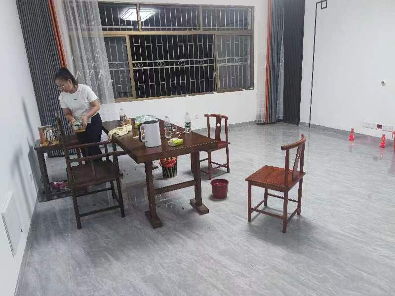 广电中心家属楼  4室2厅2卫    68.0万