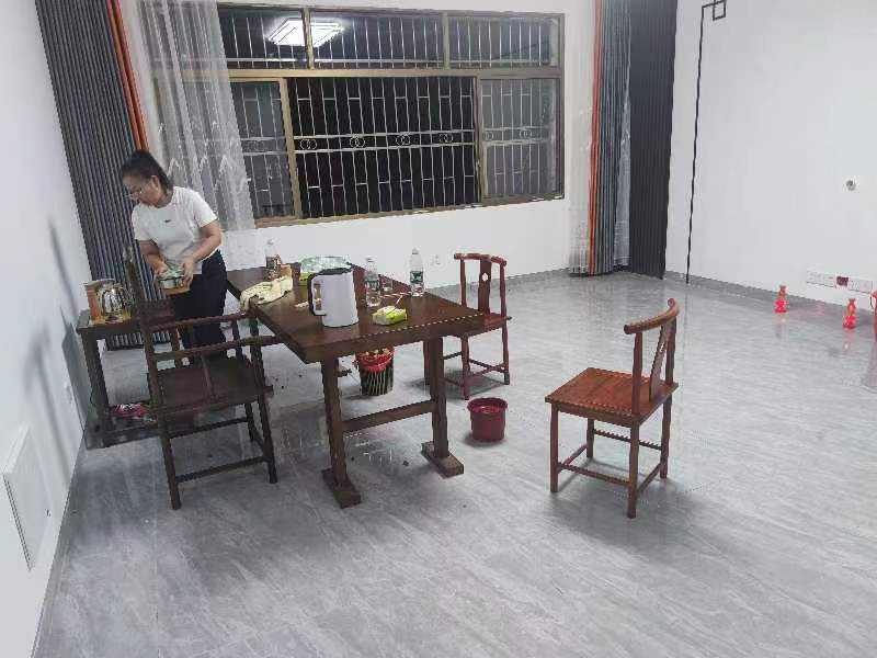 广电中心家属楼 4室2厅2卫 68.0万 广电中心家属楼 4室2厅2卫 68.0万客厅