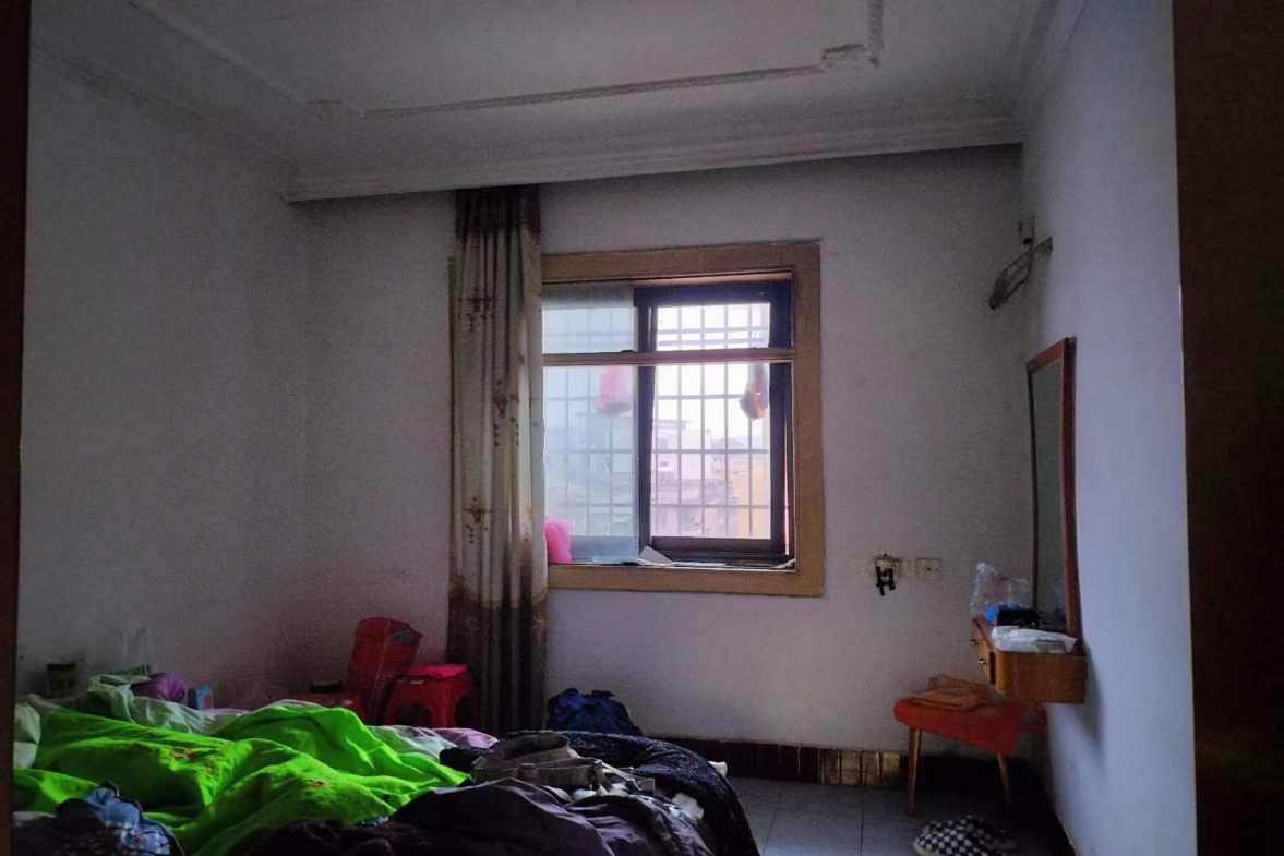 公园社区（青山小区）  2室1厅1卫    15.8万室内图