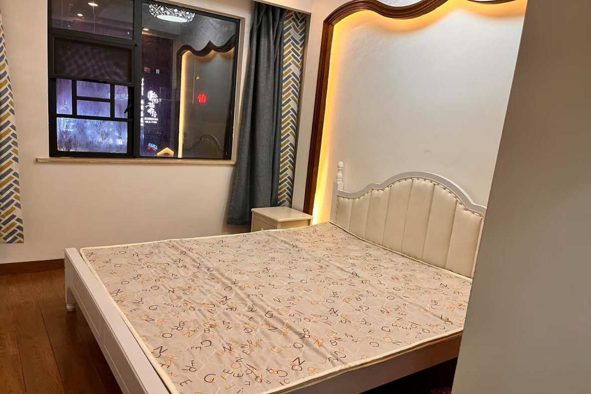 水域中央  3室2厅2卫    2000.0元/月室内图