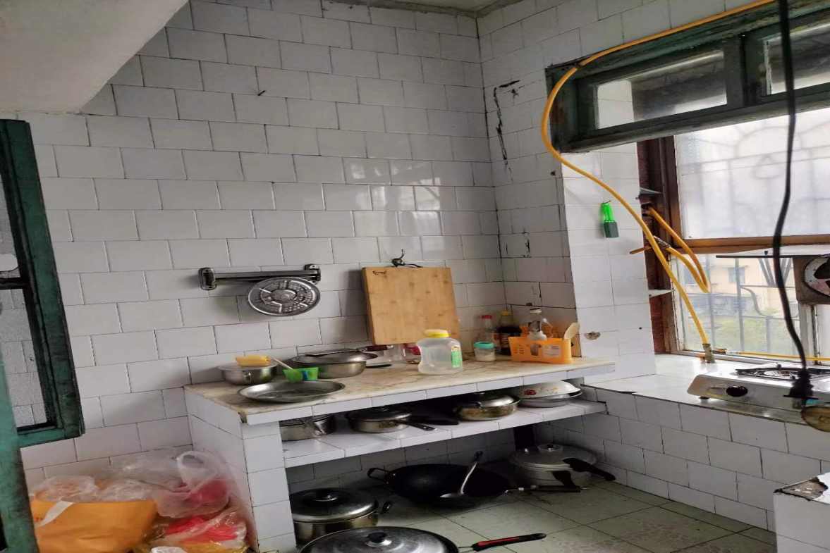 公园社区（青山小区）  2室1厅1卫    15.8万室内图