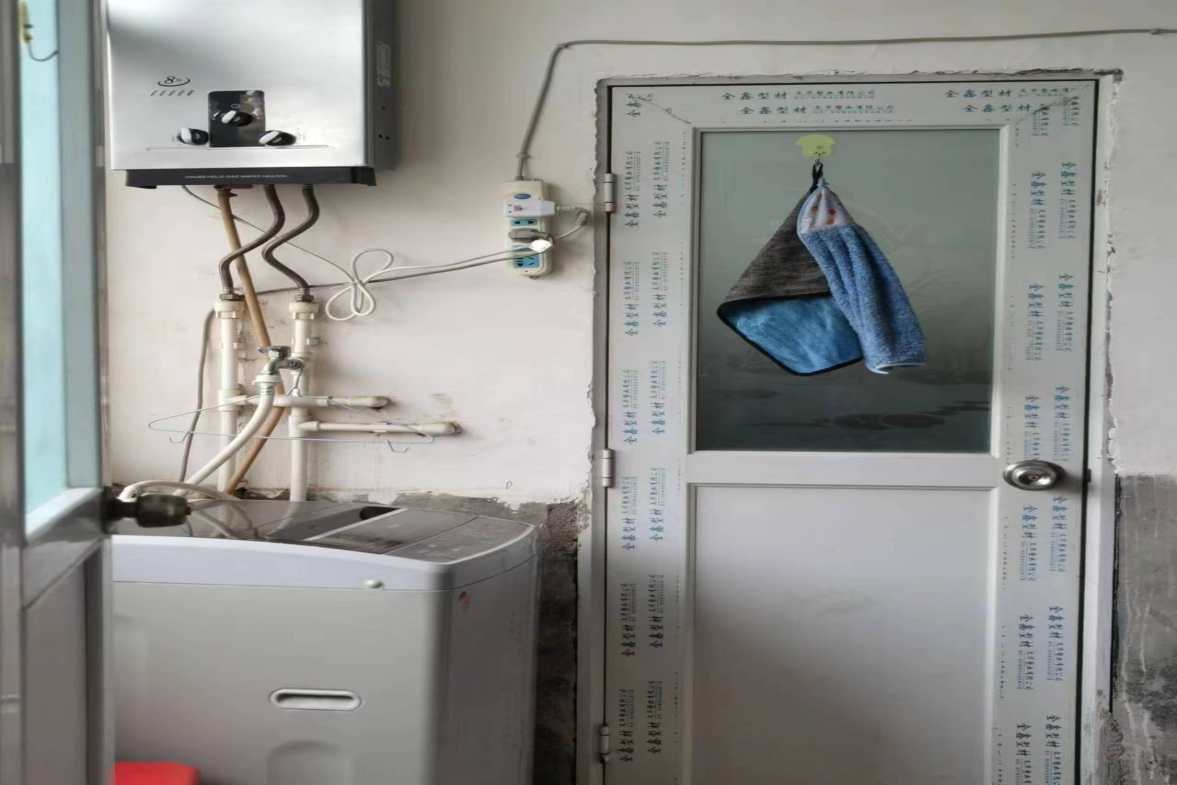 工贸中专家属楼  2室1厅1卫    26.0万客厅