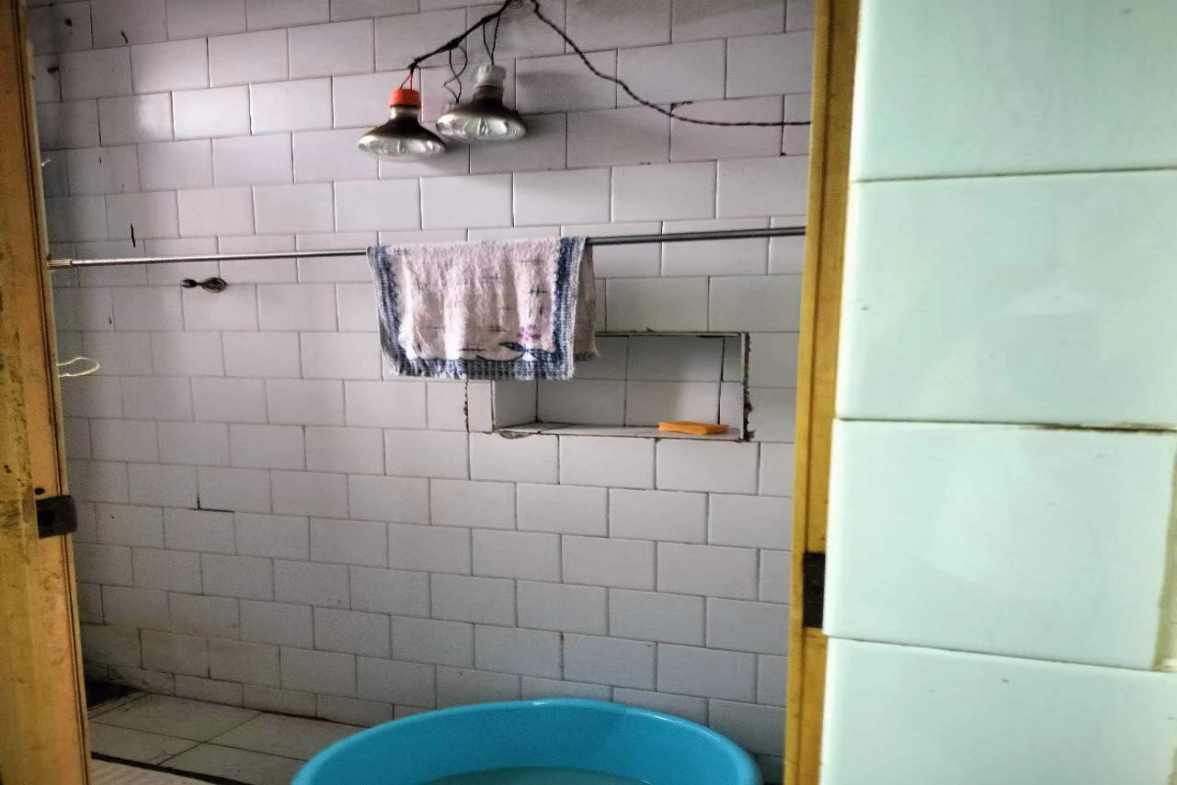 公园社区（青山小区）  2室1厅1卫    15.8万室内图