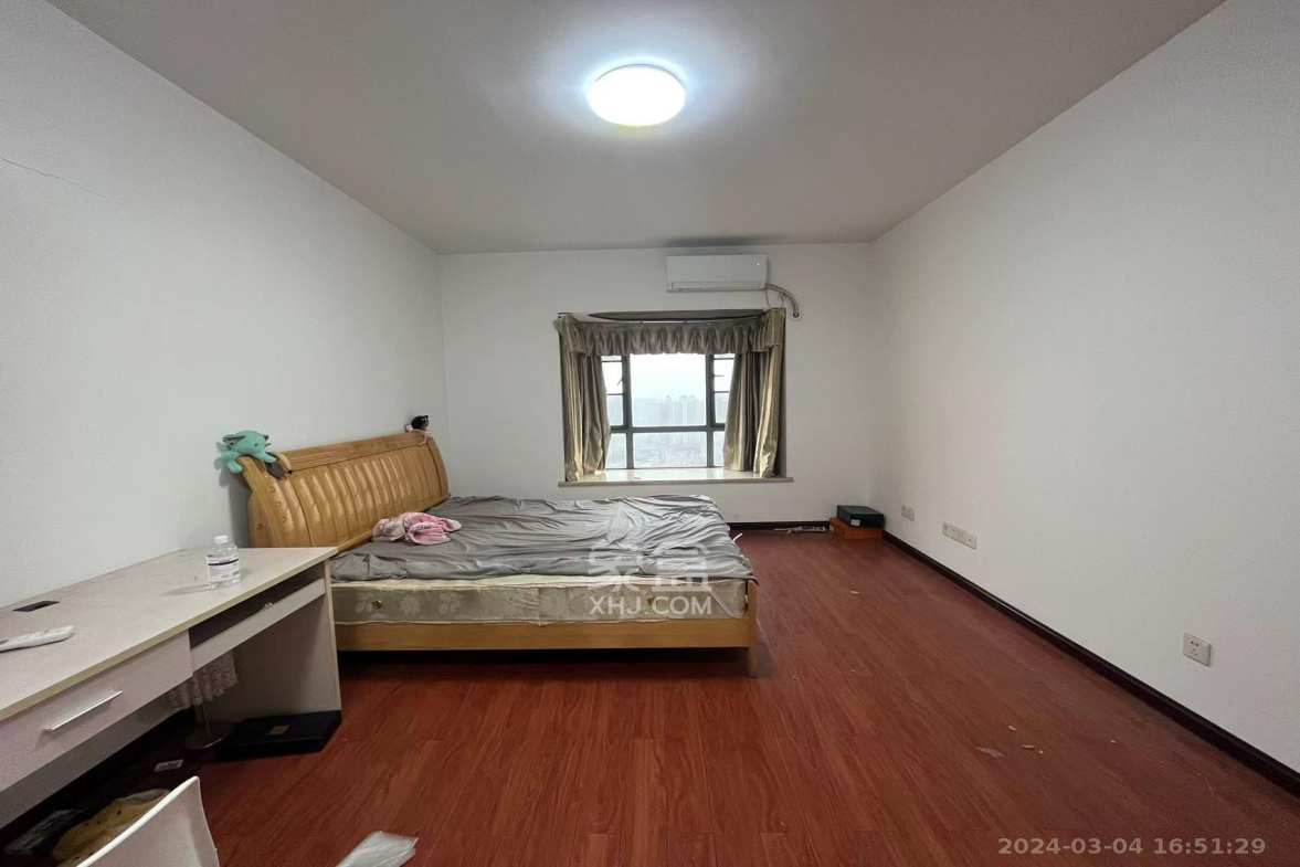 上海城小区  4室2厅2卫   2800.00元/月室内图
